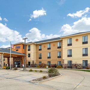 Comfort Inn & Suites Cedar Rapids North - Collins Road Exterior photo