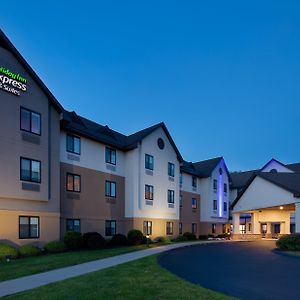 Holiday Inn Express & Suites Bradley Airport, An Ihg Hotel Виндзор Локс Exterior photo