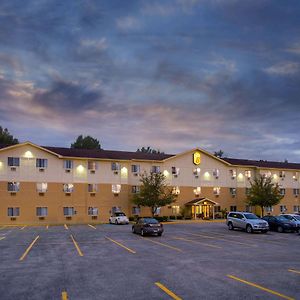 Отель Super 8 By Wyndham Cromwell/Middletown Exterior photo