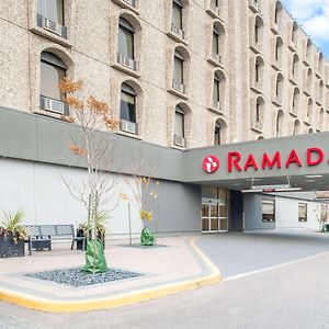 Отель Ramada By Wyndham Саскатун Exterior photo