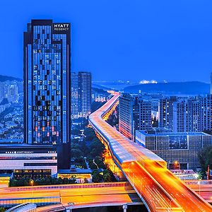 Отель Hyatt Regency Wuhan Optics Valley Exterior photo