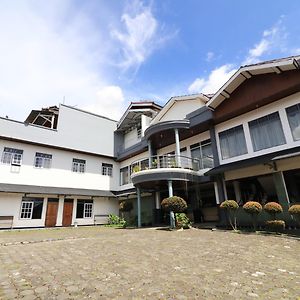 Abang Hotel Ciwidey Бандунг Exterior photo