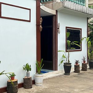 Lotus Blanc Homestay Баттамбанг Exterior photo