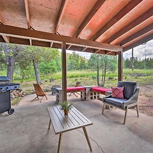 Вилла Peaceful Strawberry Cabin Fire Pit And Hot Tub Pine Exterior photo
