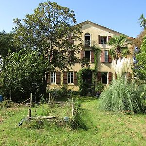 Bed and Breakfast La Demeure Des Fleurs Caillavet Exterior photo