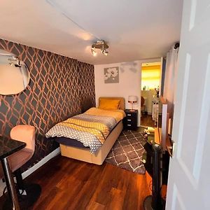 Corby'S Finest En-Suite Room Рокингем Exterior photo