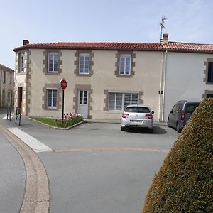 Апартаменты Gite De La Fontaine Marsi Saint-Mars-la-Reorthe Exterior photo