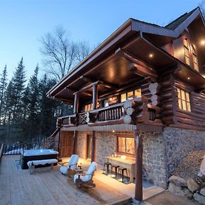 Вилла Breathtaking Log House With Hottub - Winter Paradise In Tremblant Saint-Faustin Exterior photo