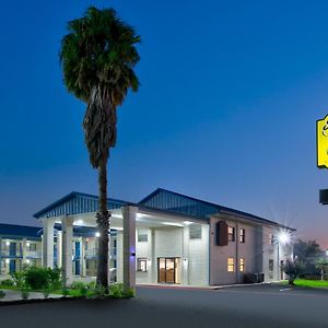 Отель Super 8 By Wyndham Victoria - South - Hwy 59 Exterior photo