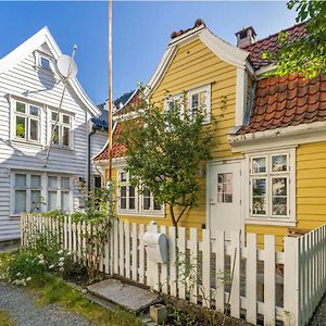 Апартаменты Charming Bergen House, Rare Historic House From 1779, Whole House Exterior photo