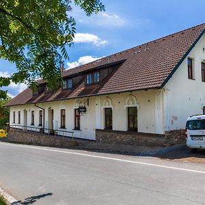 Отель Hostinec U Zamecku Klokocov Exterior photo