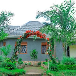 Вилла Heavenly Royalz Farm Fortportal Njara Exterior photo