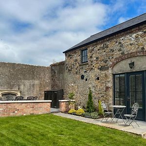 Converted Victorian Coach House With Hot Tub Stewartstown Exterior photo