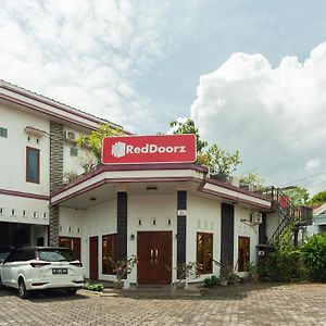 Отель Reddoorz Syariah @ Jalan Panglima Polim Lampung Бандар-Лампунг Exterior photo