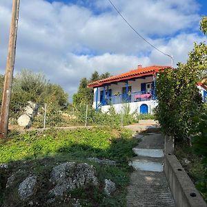 Villa Vrachos - Uriges Steinhaus - Exterior photo