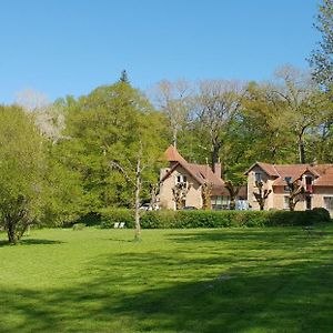 Вилла Gite Dans Un Domaine Historique Шеврёз Exterior photo