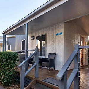 Отель Nrma Sydney Lakeside Holiday Park Наррабин Exterior photo