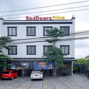 Reddoorz Premium At Raja Hostel Syariah Бандар-Лампунг Exterior photo