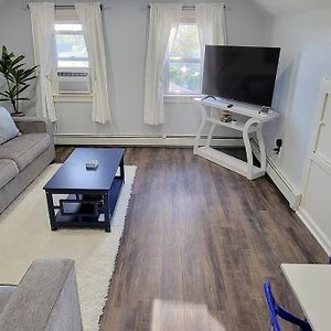 Cheerful 2-Bedroom Apartment With Smart Home Tech. Юниондейл Exterior photo