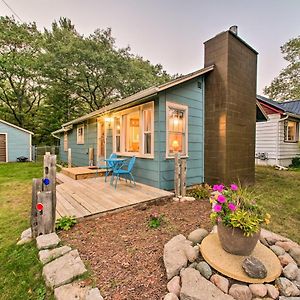 Вилла East Tawas Cabin With Deck, Backyard And Fire Pit! Exterior photo