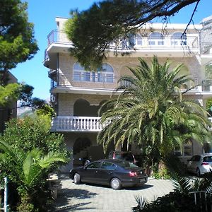 Apartments And Rooms With Parking Space Baska Voda, Makarska - 20005 Exterior photo