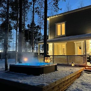 Luxurious Villa Snow With Jacuzzi Рованиеми Exterior photo