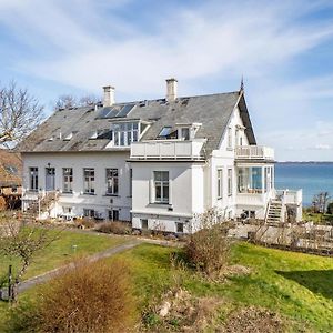 Beautiful Home In Hellebk With House Sea View Hellebaek Exterior photo