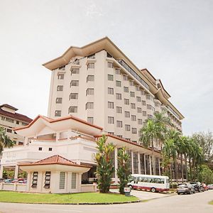 Mulia Hotel Бандар-Сери-Бегаван Exterior photo