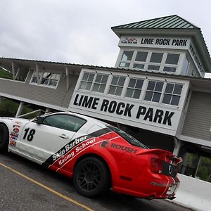 Апартаменты Walk To The Outfield Of Lime Rock Park Солсбери Exterior photo