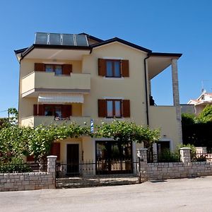 Apartments With A Parking Space Novigrad - 7108 Exterior photo