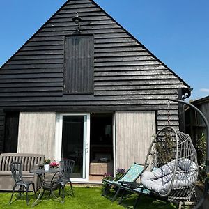 Quirky 1 Bedroom Barn On The River In Арундел Exterior photo