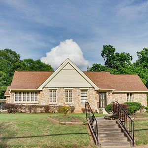 Cozy Jackson Vacation Rental Less Than 1 Mi To University Exterior photo