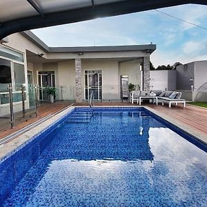 אחוזה על המים - וילה יוקרתית עם בריכה מחוממת וג'קוזי - Luxury 4 Bedroom Villa With Heated Pool And Jacuzzi Shomera Exterior photo