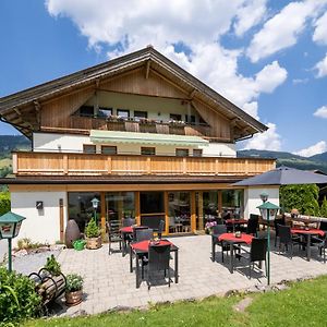 Отель Haus Tirol Бриксен-им-Тале Exterior photo