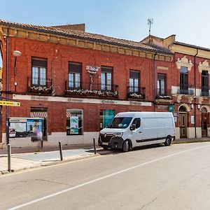 Отель Los Balcones Del Camino Саагун Exterior photo