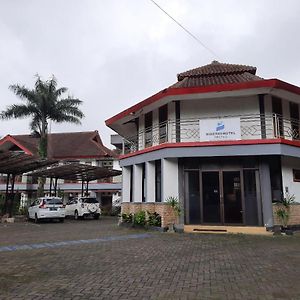 Sinergi Hotel Tretes Пасуруан Exterior photo