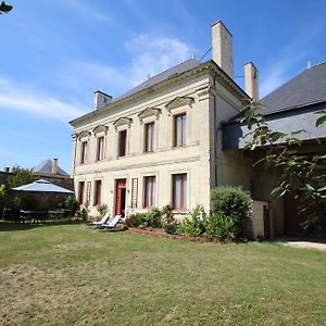 Bed and Breakfast Domaine Des Roses Vaudelnay Exterior photo