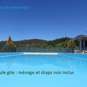 Отель Le Claux Des Hesperides Альмань-ан-Прованс Exterior photo