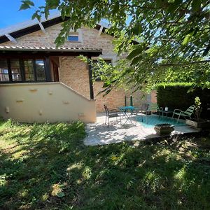 Вилла Maison Au Pied De La Roche Solutre-Pouilly Exterior photo