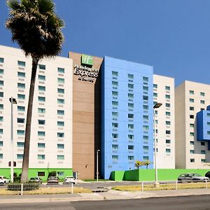 Holiday Inn Express & Suites Toluca Zona Aeropuerto, An Ihg Hotel Exterior photo