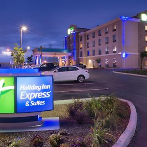 Holiday Inn Express & Suites Bakersfield Airport, An Ihg Hotel Exterior photo