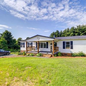 Lush Ennice Vacation Rental With Fire Pit! Glade Valley Exterior photo