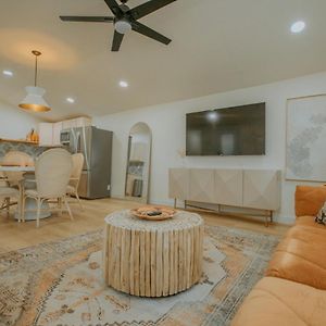 Отель East Downtown Desert Chic Casita-Hot Tub-Pet Friendly-No Pet Fees! Альбукерке Exterior photo