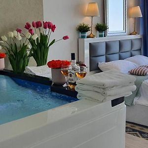 Royal Suite With Sea View- Private Jaccuzi-Also Suitable For Orthodox People Нетания Exterior photo