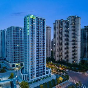 Отель Wingate By Wyndham Wuhan Optics Valley Exterior photo