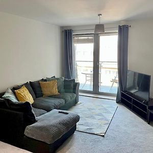 Pass The Keys Central Watford Apartment Sleeps 5 With Parking Exterior photo