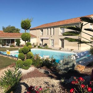 Bed and Breakfast A La Gloriette Neuville-de-Poitou Exterior photo