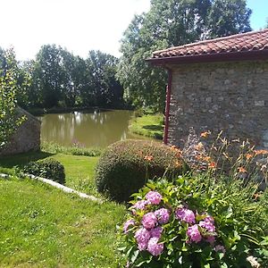 Bed and Breakfast La Petite Maison Dans La Prairie Scille Exterior photo