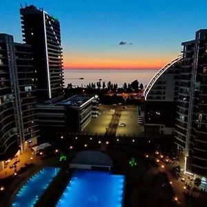 Апартаменты Sunset At White Sails Pool & Sea View Батуми Exterior photo