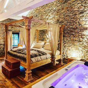 Bed and Breakfast Le Sanglier Amoureux Erezee Exterior photo